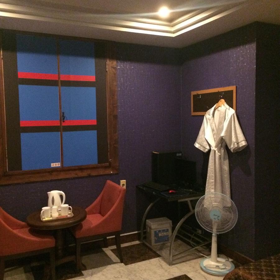 Romance Hotel Chungju Buitenkant foto
