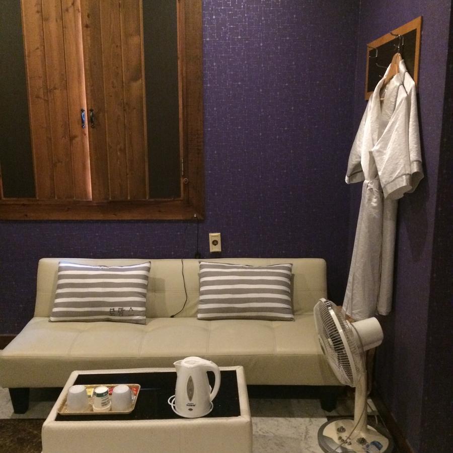 Romance Hotel Chungju Buitenkant foto