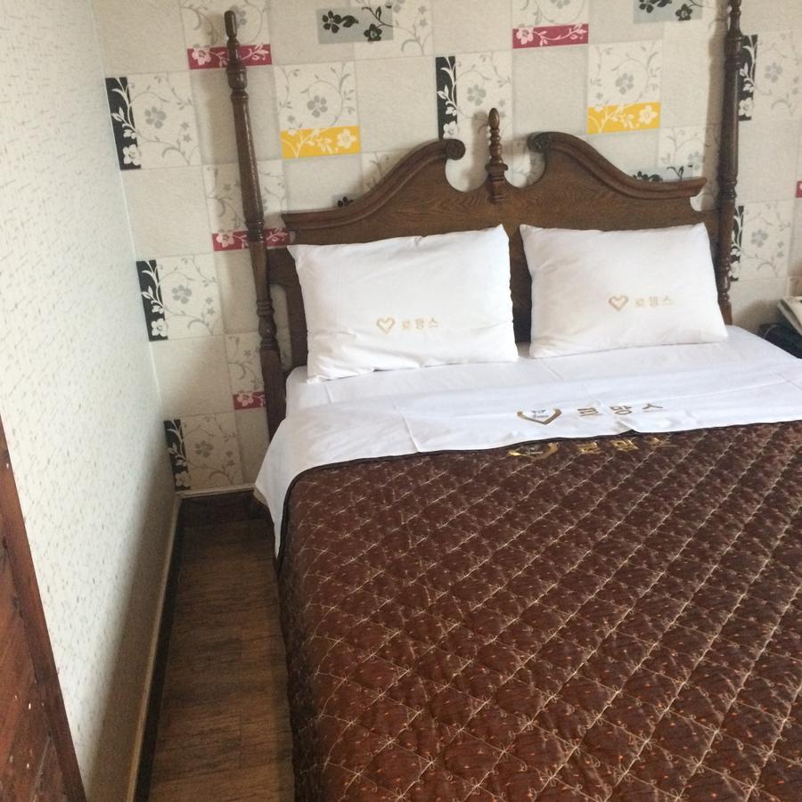 Romance Hotel Chungju Buitenkant foto
