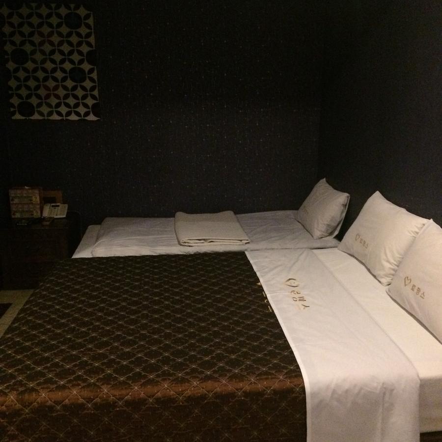 Romance Hotel Chungju Buitenkant foto